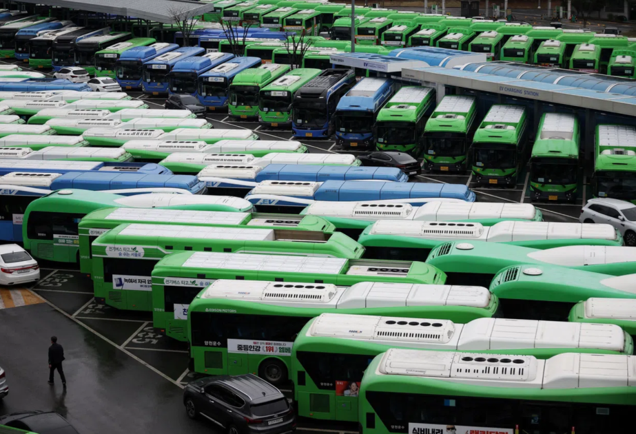 Striking Seoul bus union to resume negotiations with management