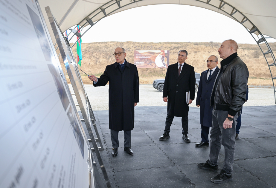 El Presidente Ilham Aliyev se familiariza con la actividad del Complejo de Procesamiento de Mineral “Damirli” en la aldea Janyatag del distrito de Aghdere ACTUALIZADO