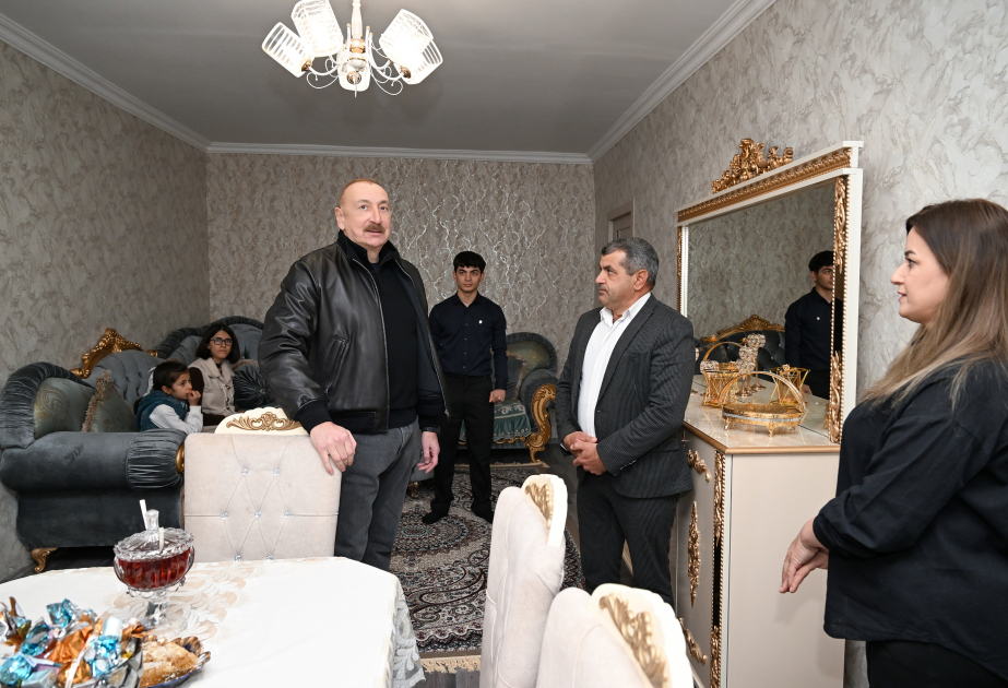 Le président Ilham Aliyev inspecte les travaux de reconstruction dans le village d’Achaghy Oratagh du district d’Aghdéré VIDEO