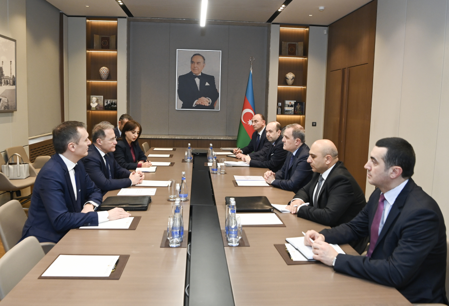 Debatidas las perspectivas de las relaciones de asociación estratégica entre Azerbaiyán e Italia