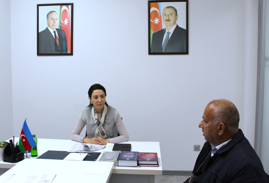 Ombudsman vətəndaşların müraciətlərini dinləyib
