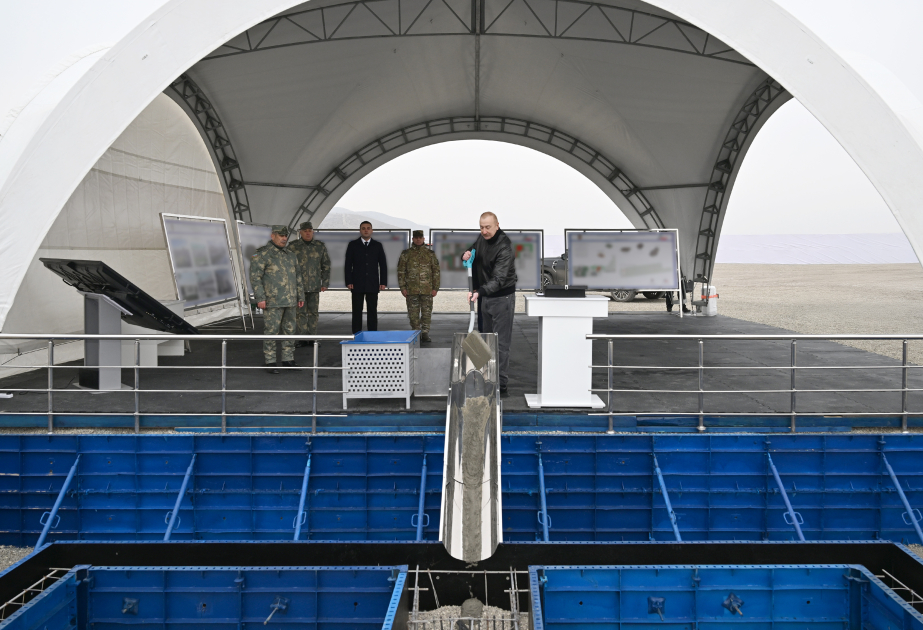 El Presidente Ilham Aliyev coloca la primera piedra del Centro de Operaciones Especiales en el distrito de Aghdere