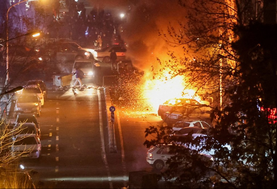 В Тегеране началась церемония похорон 100 погибших в ходе беспорядков