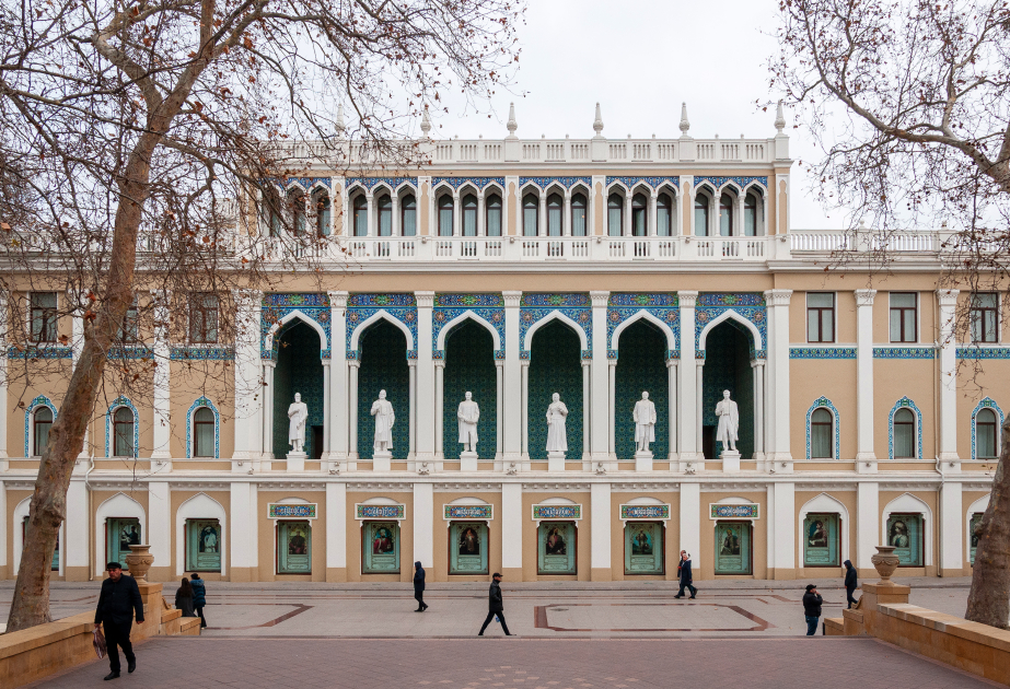 Testigo de la historia: el Museo de Literatura de Azerbaiyán–  FOTORREPORTAJE