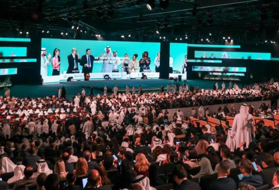 أبوظبي: قمة طاقة المستقبل تستعرض استثمارات تريليونية في الهيدروجين الأخضر ومشاريع شمسية عملاقة