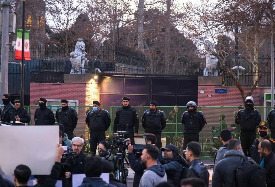 Britain temporarily closes embassy in Tehran