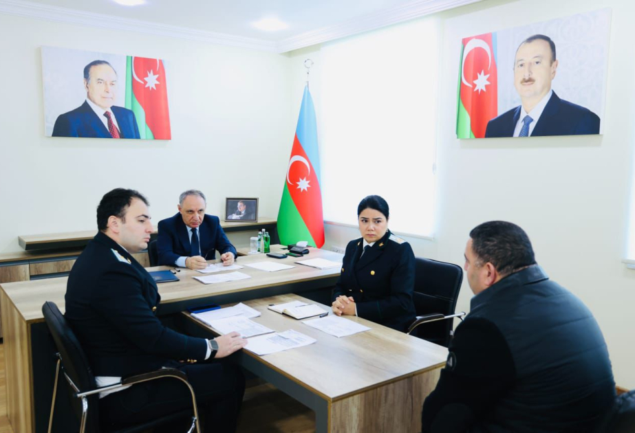 Baş prokuror Şirvan şəhərində vətəndaşların müraciətlərini dinləyib