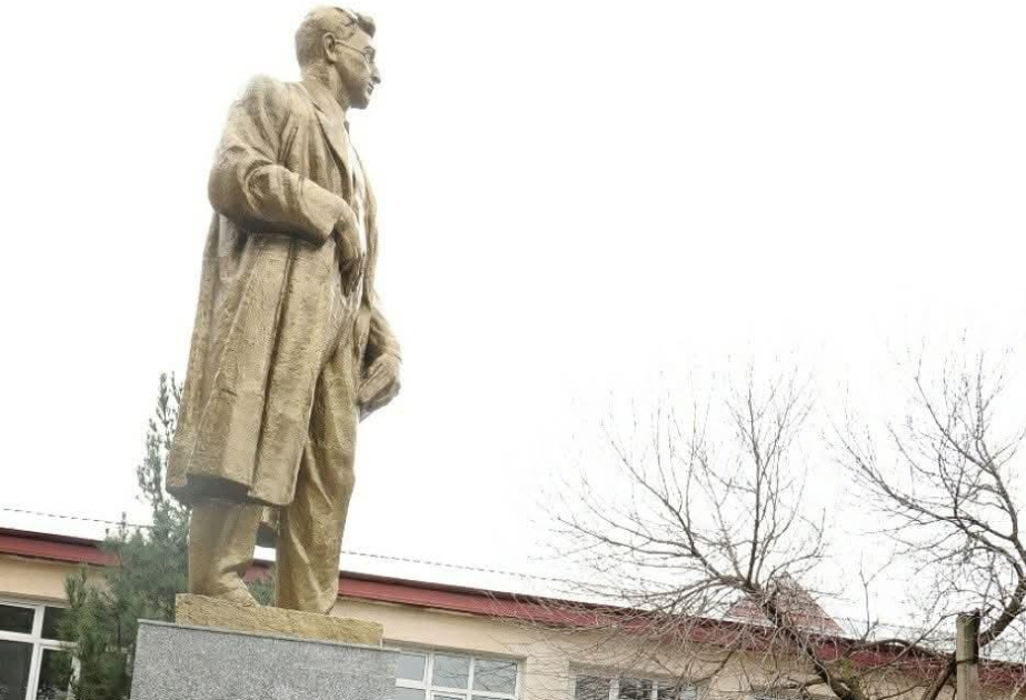 Cəfər Cabbarlının Siyəzən şəhərindəki heykəli köçürülür