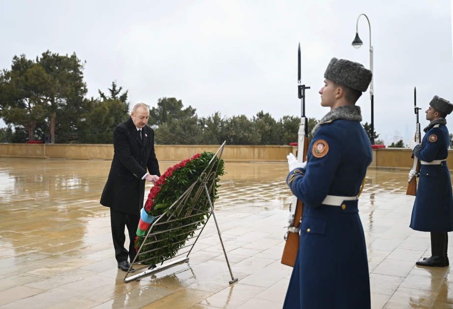El Presidente Ilham Aliyev rindió homenaje a la memoria de los mártires del 20 de Enero