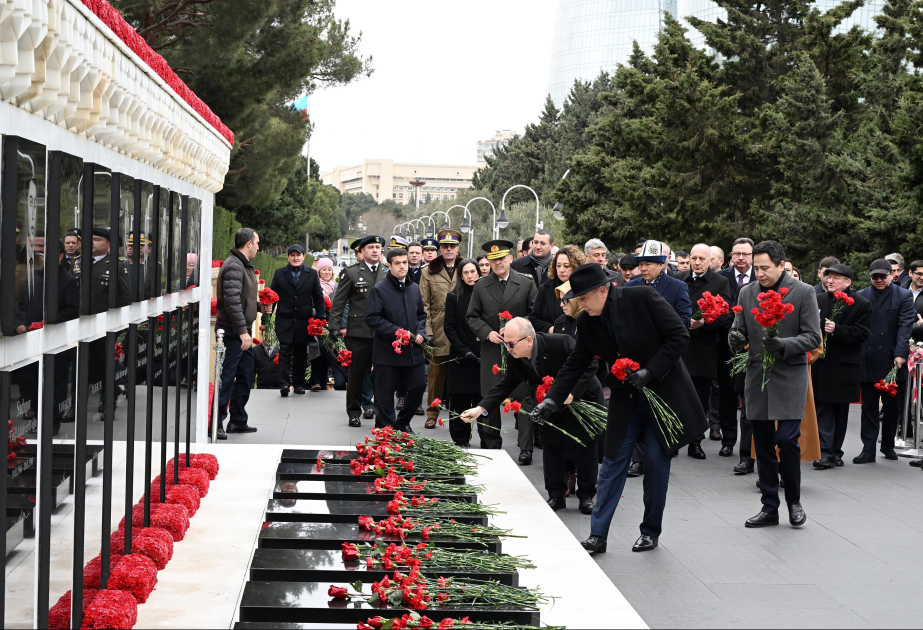 Diplomatic corps representatives visit Alley of Martyrs