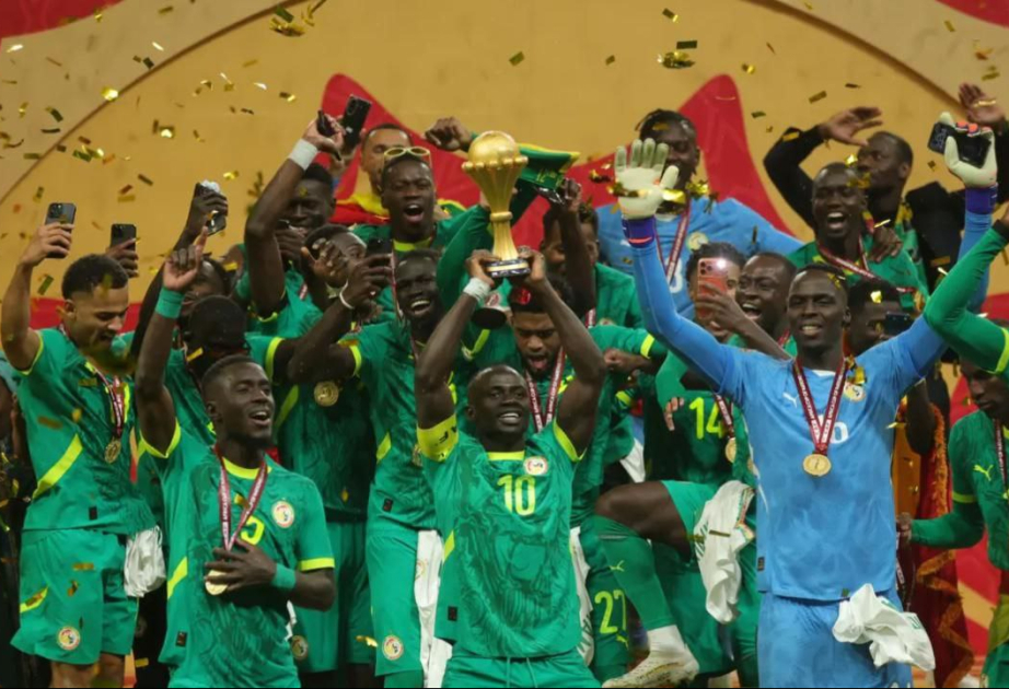 السنغال تتوج بلقب كأس إفريقيا للأمم على حساب المغرب بعد هدف قاتل في الوقت الإضافي