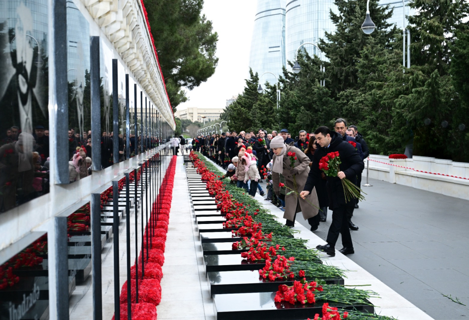 Mədəniyyət Nazirliyinin kollektivi 20 Yanvar şəhidlərinin xatirəsini yad edib