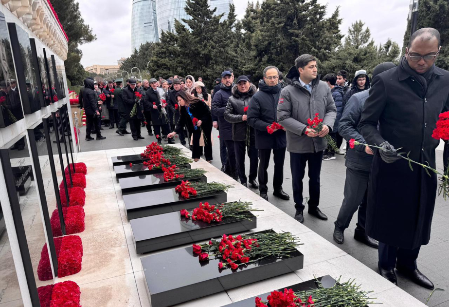 TÜRKPA nümayəndə heyəti Şəhidlər xiyabanını ziyarət edib
