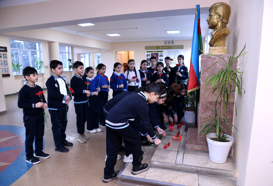 В столичных школах прошли мероприятия в связи с Днем всенародной скорби