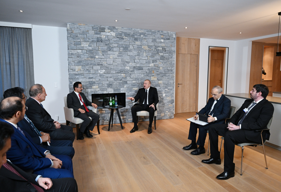 El Presidente Ilham Aliyev se reúne en Davos con el Presidente y Director Ejecutivo del grupo de empresas DP World