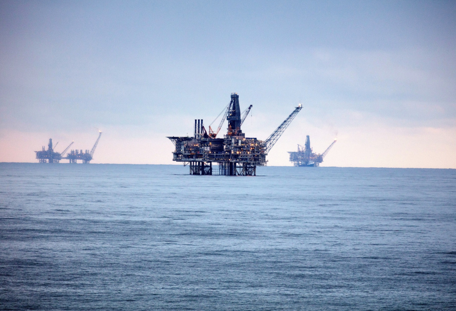 Azerbaijani oil price drops by more than 2% in global markets