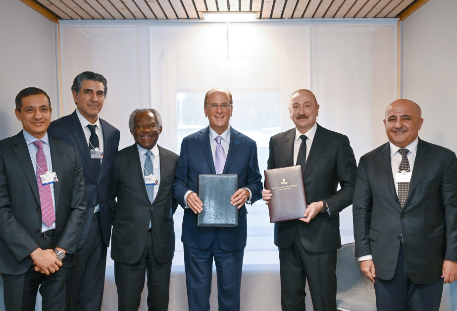 Präsident Ilham Aliyev trifft in Davos Vorstandsvorsitzenden von „BlackRock“ sowie Gründer, CEO und Vorsitzenden von „Global Infrastructure Partners“ VIDEO