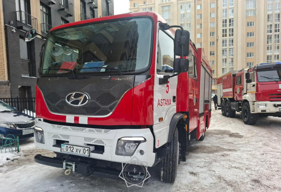 В Астане при пожаре в многоэтажном доме эвакуированы 30 человек