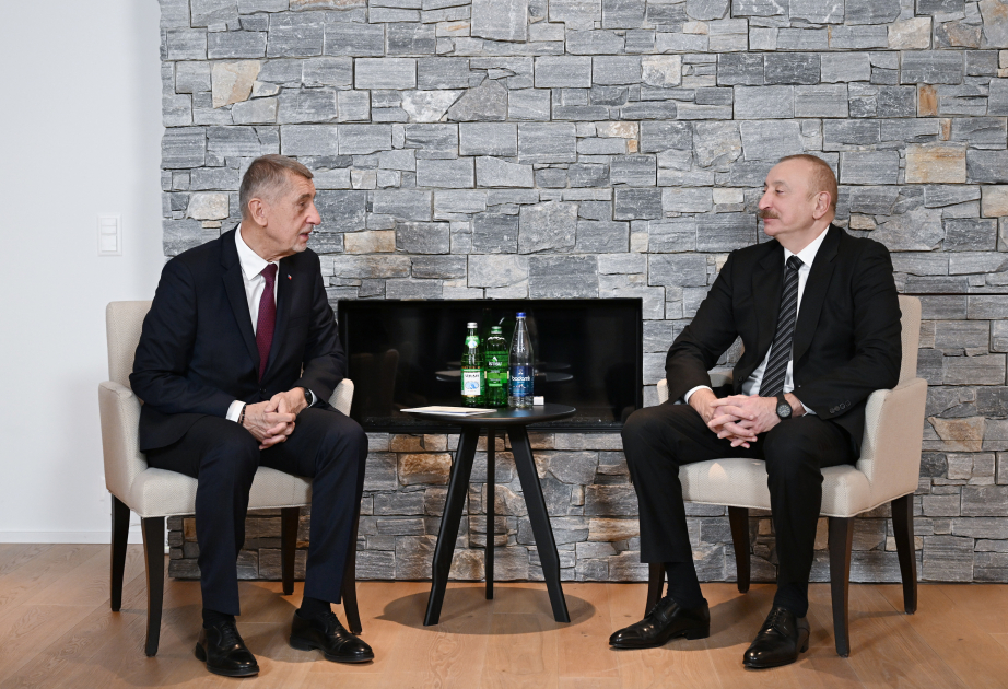 Entretien du président azerbaïdjanais avec le Premier ministre de la République tchèque à Davos VIDEO