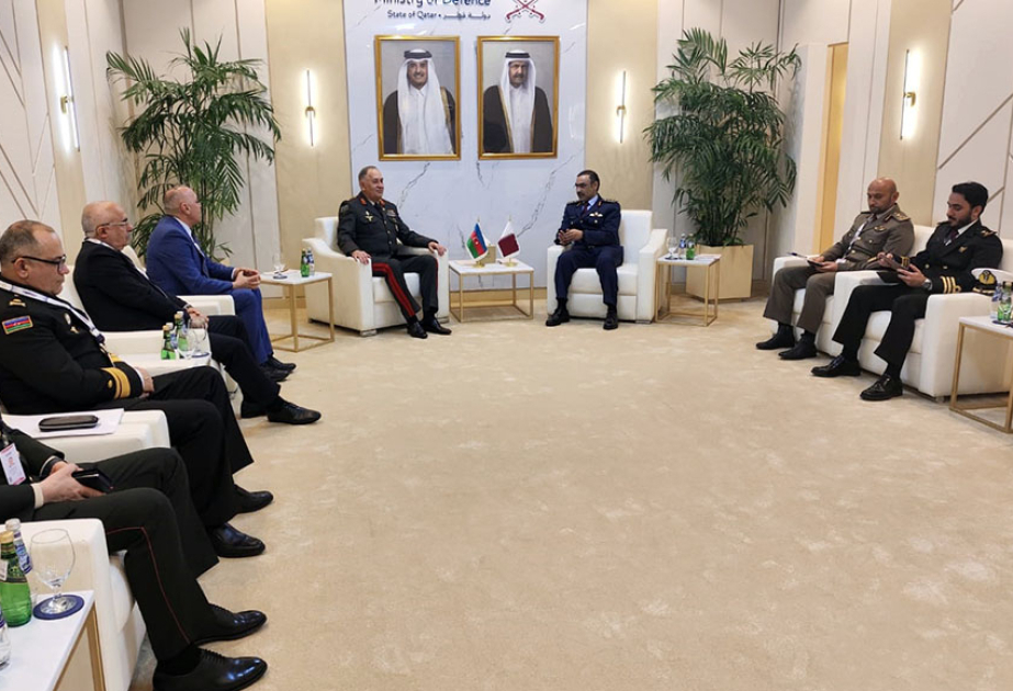 El Jefe del Estado Mayor del Ejército de Azerbaiyán se reunió con el liderazgo militar de Qatar