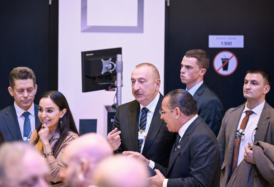 Präsident Ilham Aliyev nimmt im Rahmen des Weltwirtschaftsforums in Davos an einer Podiumssitzung teil VIDEO