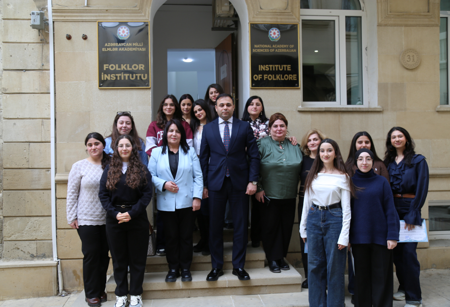 Folklor İnstitutunda elmi təcrübəni uğurla başa vuran tələbələr sertifikatlarla təltif olunublar
