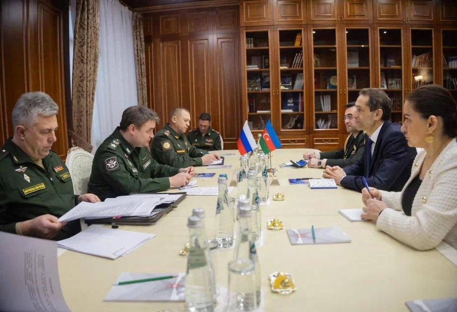 El Embajador de Azerbaiyán en Moscú se reunió con el Viceministro de Defensa de Rusia