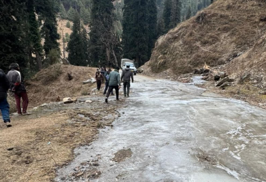 10 army troopers killed, 10 injured as vehicle falls into gorge in Kashmir