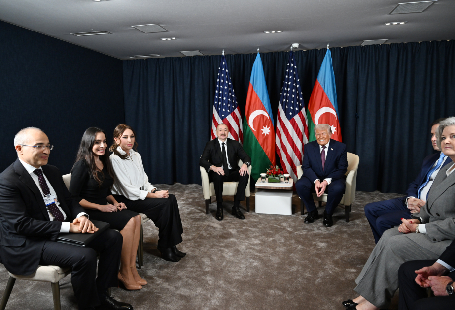 Präsident Ilham Aliyev nimmt an Unterzeichnungszeremonie der Charta des Friedensrates in Davos teil VIDEO