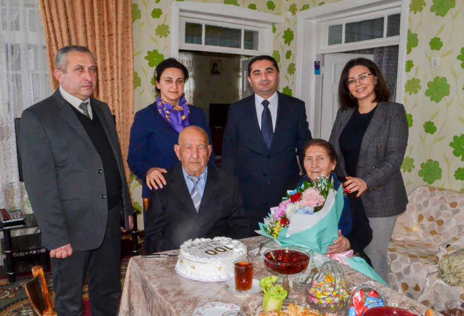 Gədəbəydə 100 yaşlı ahıl doğum günündə ziyarət edilib