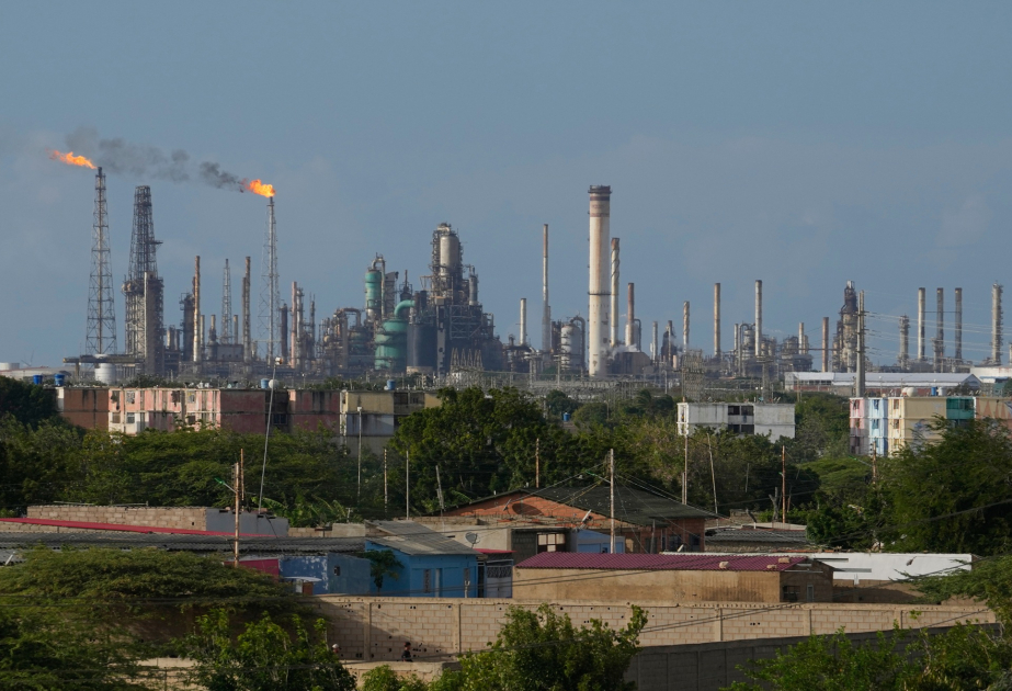 Venezuela's proposed oil reform to give autonomy to companies to operate, cash proceeds