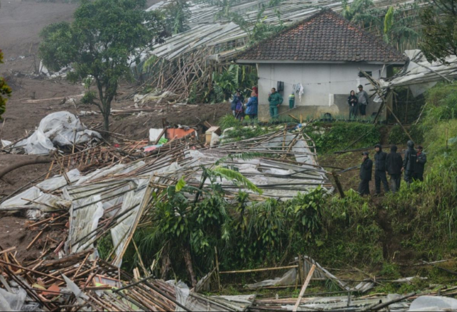 Indonesien: Acht Tote und viele Vermisste bei Erdrutsch