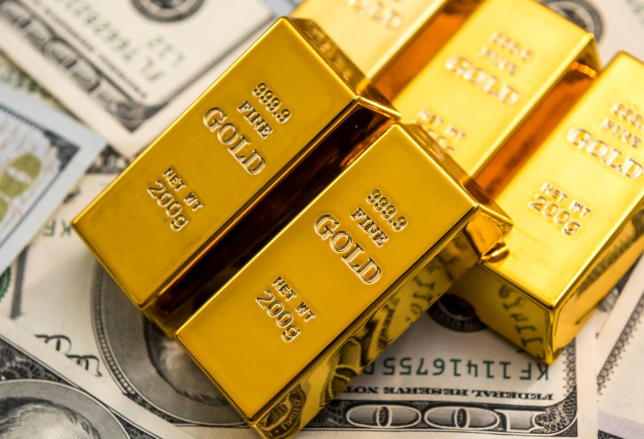 Gold price decreases on global market