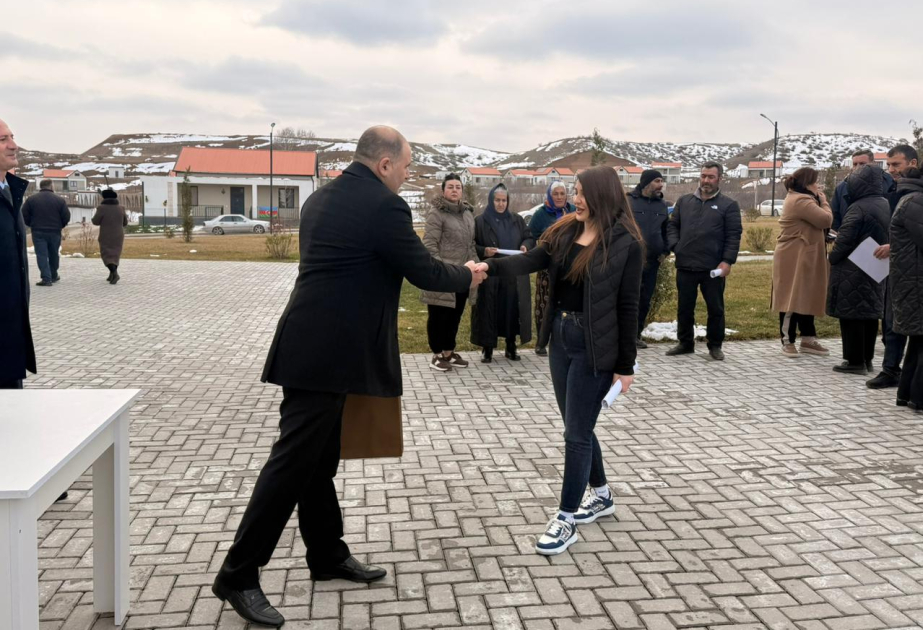 又20 户家庭在霍罗夫卢村拿到了房屋钥匙