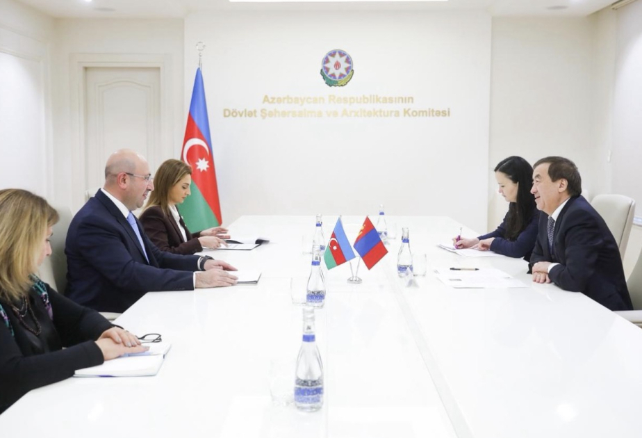 L’ambassadeur de Mongolie à Bakou est informé des préparatifs du WUF13