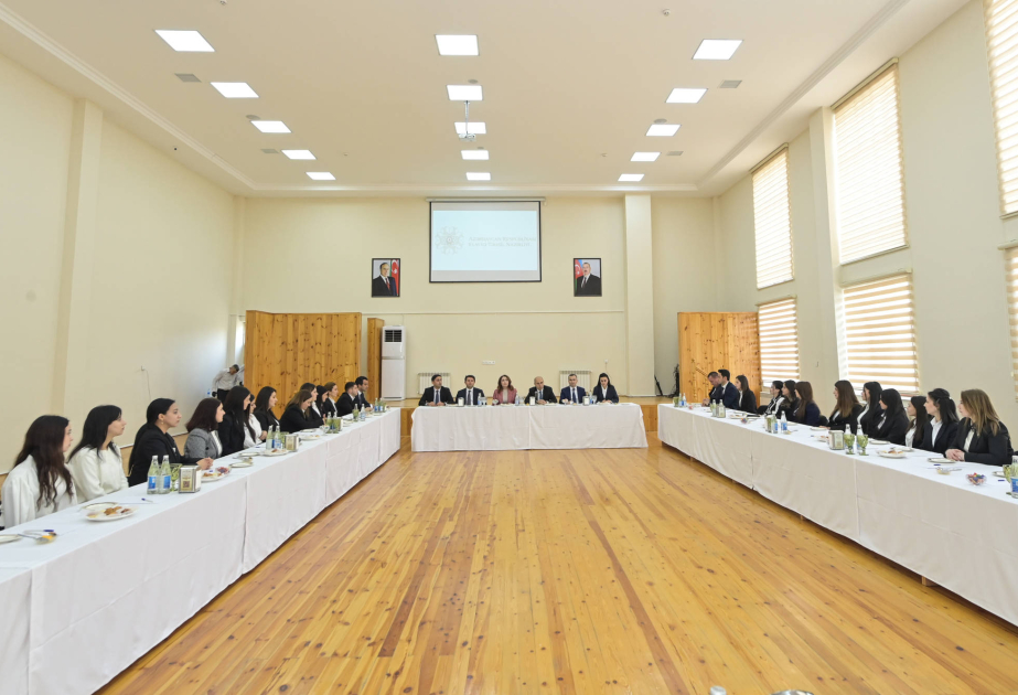 Elm və təhsil naziri Mingəçevirdə gənc müəllim və direktorlarla görüşüb