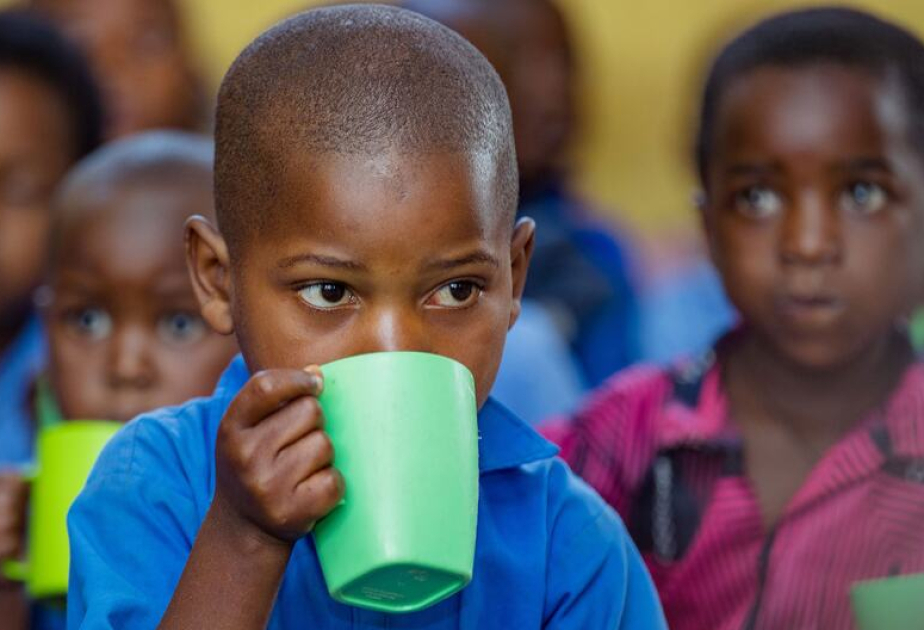 L’OMS appelle les établissements scolaires du monde entier à promouvoir une alimentation saine pour les enfants