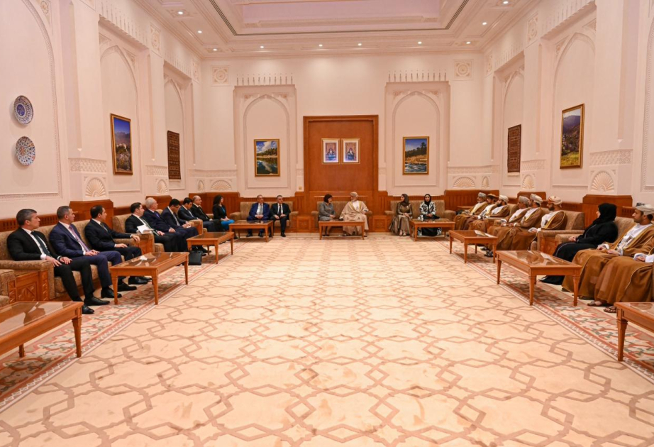 Entretien de la présidente du Milli Medjlis azerbaïdjanais avec le président du Conseil d’État omanais