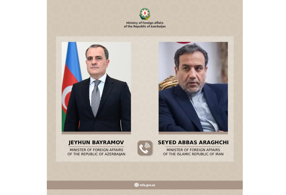 Ceyhun Bayramov iranlı həmkarı ilə regional məsələləri müzakirə edib