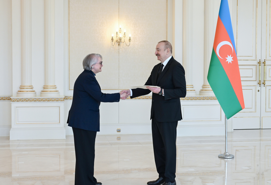 Президент Ильхам Алиев принял верительные грамоты новоназначенного посла Австралии в Азербайджане ОБНОВЛЕНО ВИДЕО