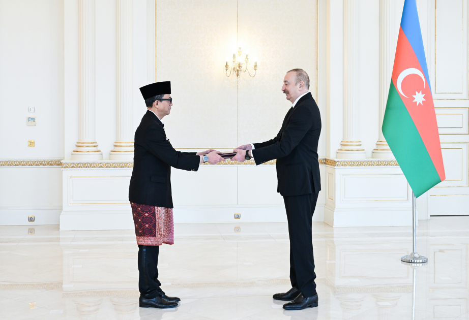 Neu ernannter Botschafters Indonesiens überreicht Präsident Ilham Aliyev sein Beglaubigungsschreiben VIDEO