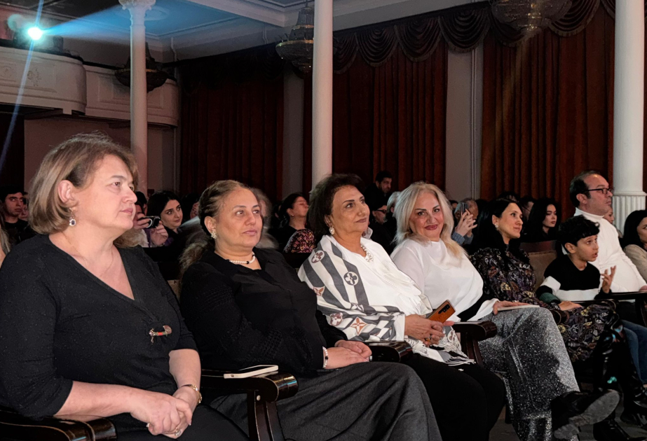 Azərbaycan Dövlət Mahnı Teatrında retro gecə - 80-ci illərin hit mahnıları