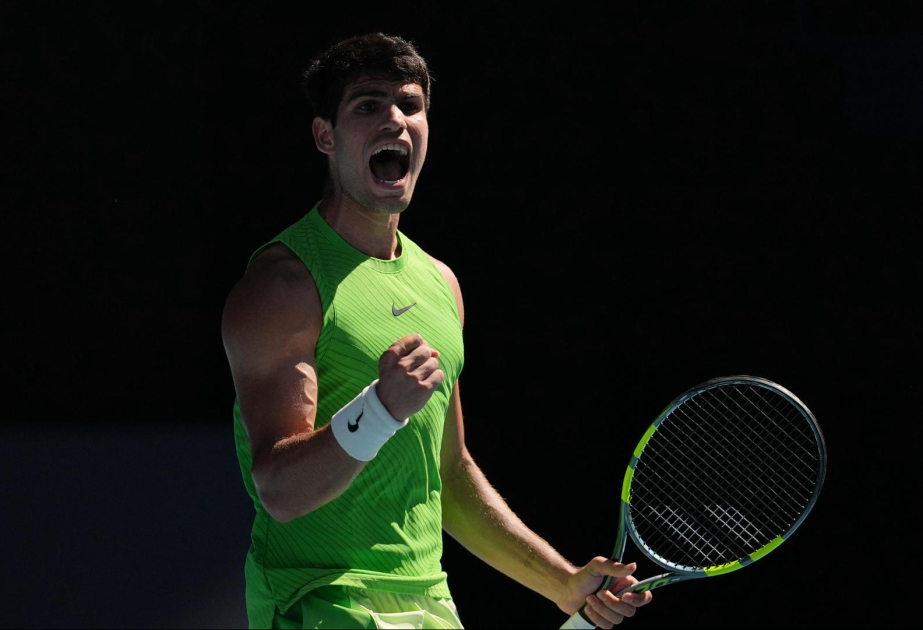 Tennis: Australian Open: Zverev verliert Halbfinale gegen Alcaraz in fünf Sätzen