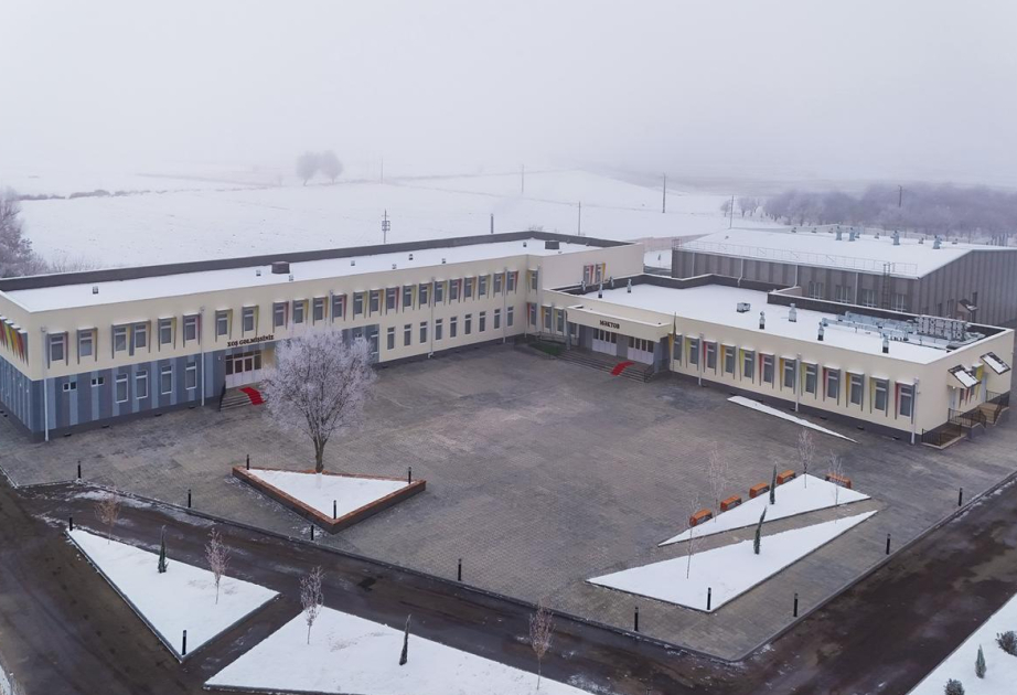 Babək rayonunun Hacıvar kəndində yeni məktəb binası istifadəyə verilib