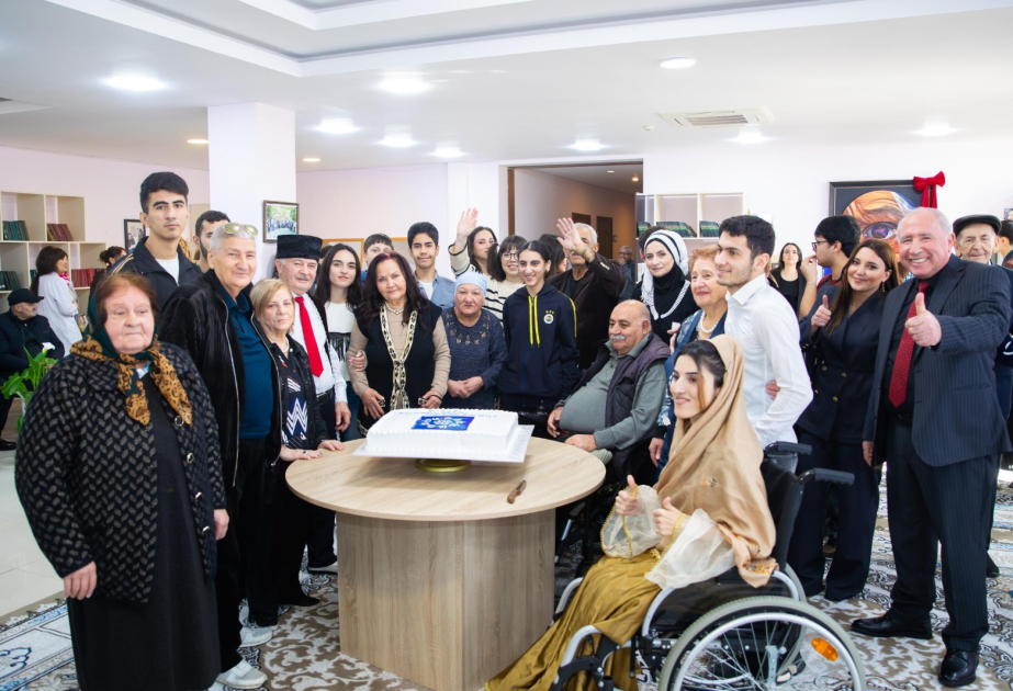 Sosial xidmət müəssisələrinin gənc sakinləri ahılları ziyarət ediblər