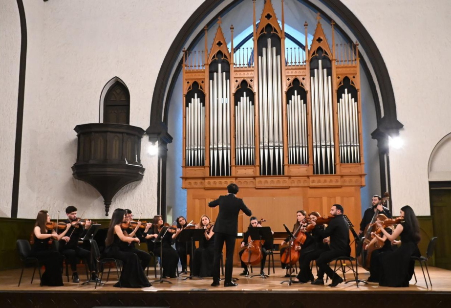 Kamera və Orqan Musiqisi Zalında Əməkdar artist Fuad İbrahimovun konsert proqramı təqdim olunub