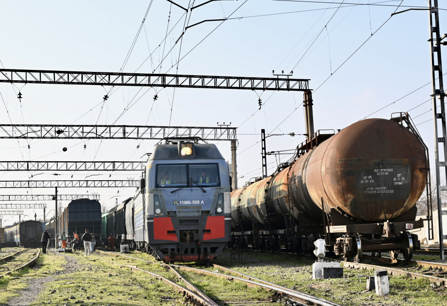 Очередной груз отправлен в Армению транзитом через Азербайджан  ФОТО