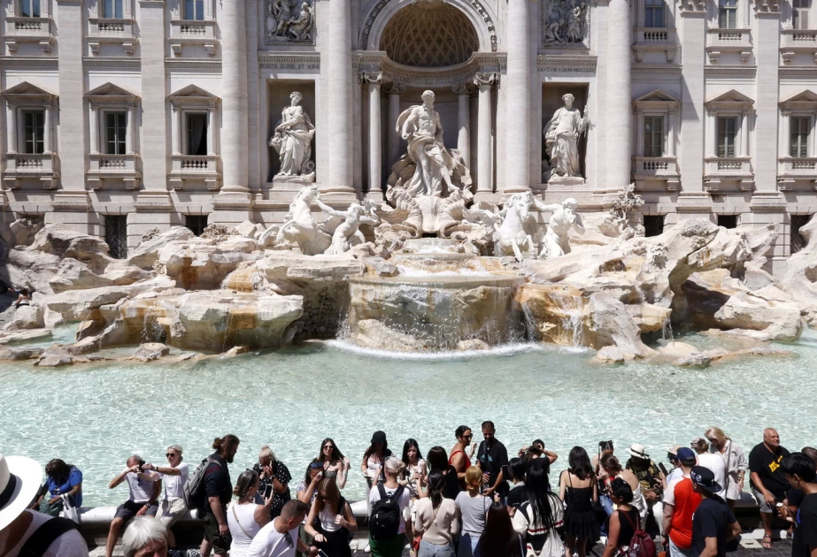 Rome tourists have to pay to get up close to Trevi Fountain from today