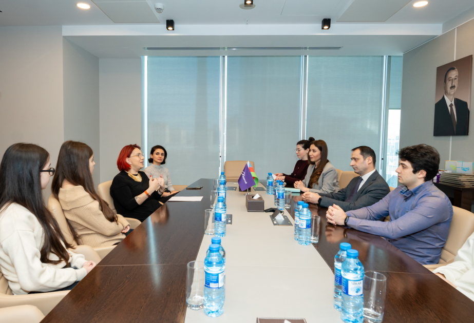 ®  Azercell hosts National Informatics Olympiad team ahead of Youth Day