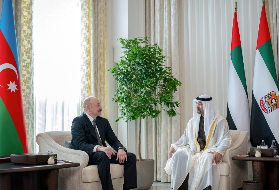 El Presidente Ilham Aliyev se reúne en Abu Dabi con el Presidente de los Emiratos Árabes Unidos